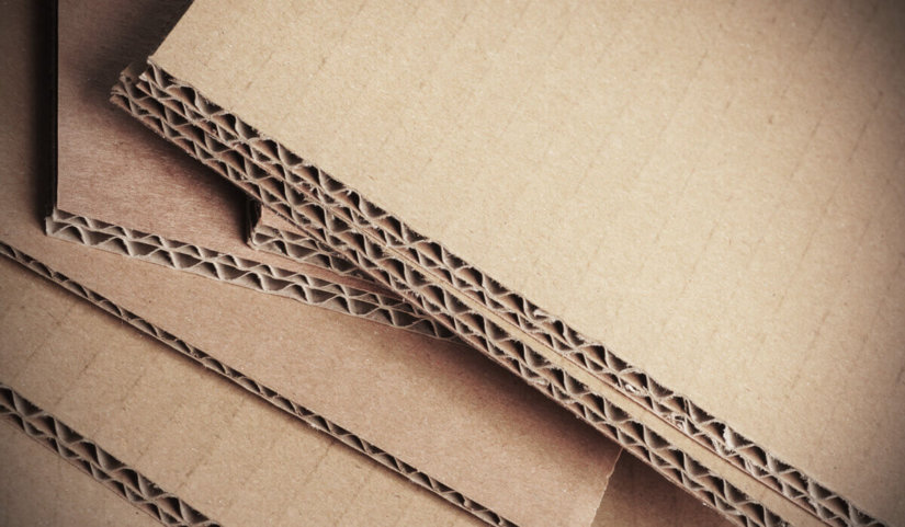 Tipos y beneficios del cartón corrugado para embalar
